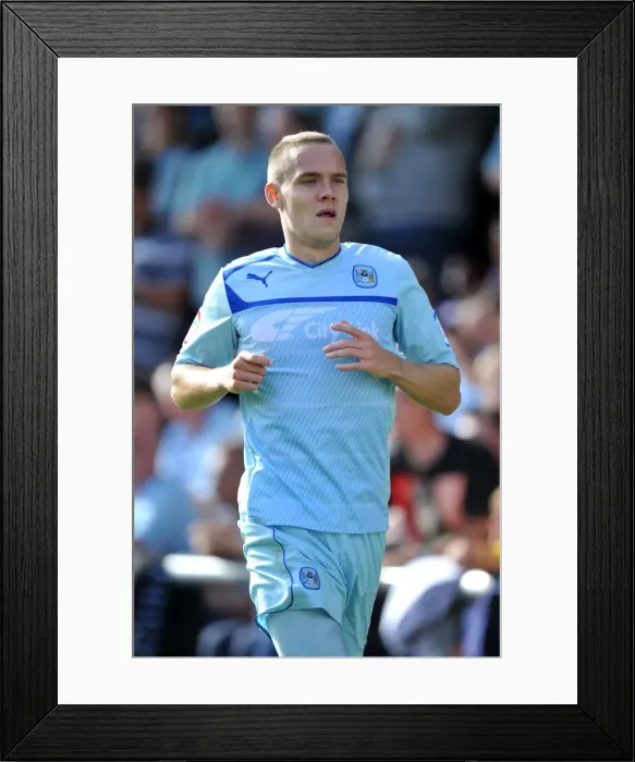 Framed Print : Coventry City vs Crewe Alexandra: Npower League One Showdown - Chris Hussey in Action Framed Print : Coventry City vs Crewe Alexandra: Npower League One Showdown - Chris Hussey in Action