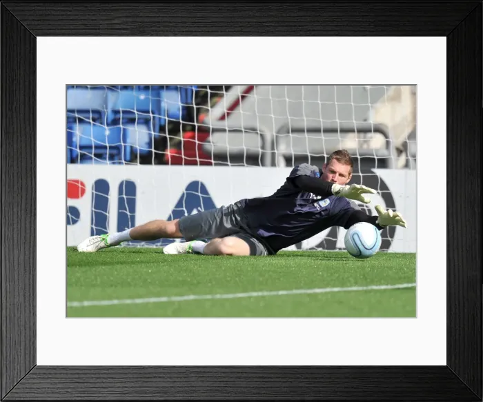 Framed Print : Chris Dunn: Gearing Up for Coventry City's Battle at Oldham Athletic