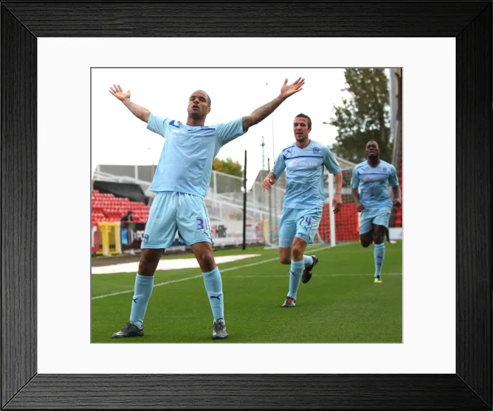 Framed Print : npower Football League One - Swindon Town v Coventry City - County Ground Framed Print : npower Football League One - Swindon Town v Coventry City - County Ground