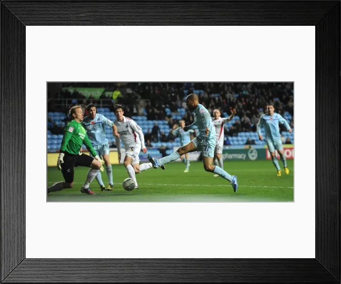 Framed Print : Late Drama: McGoldrick's Last-Minute Bid for Coventry City Equalizer vs Scunthorpe United (Npower League One)