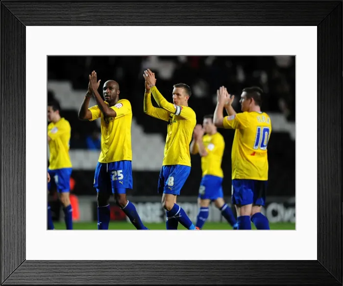 Framed Print : Coventry City Footballers Salute Appreciative Fans after Npower League One Match vs. Milton Keynes Dons
