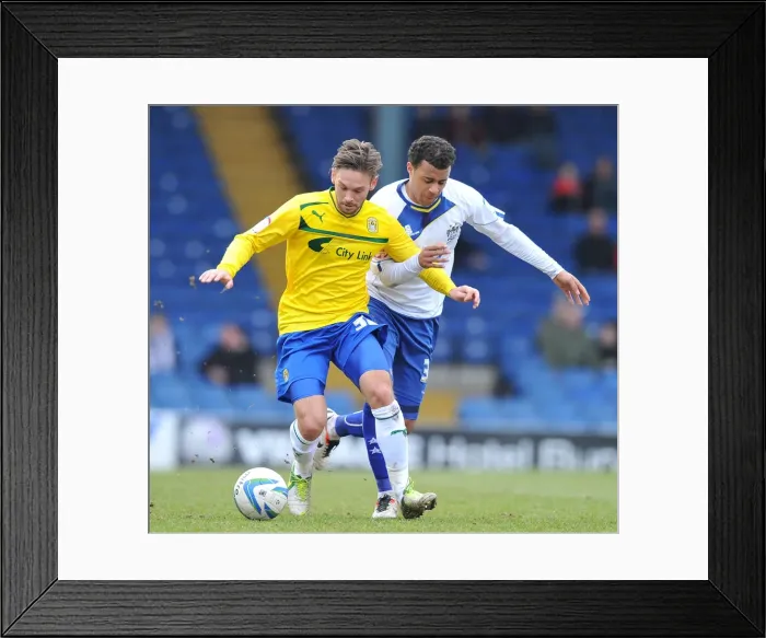 Framed Print : npower Football League One - Bury v Coventry City - Gigg Lane Framed Print : npower Football League One - Bury v Coventry City - Gigg Lane