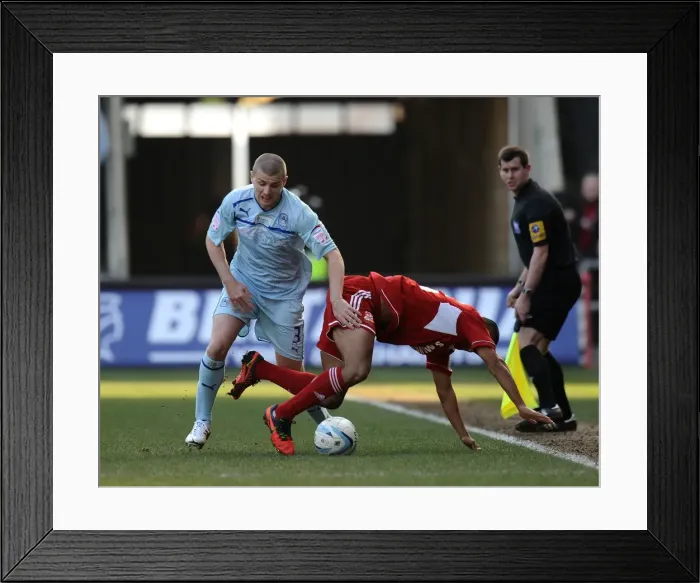 Framed Print : Coventry City vs Swindon Town: Dickinson vs Thompson Clash in Npower League One Framed Print : Coventry City vs Swindon Town: Dickinson vs Thompson Clash in Npower League One