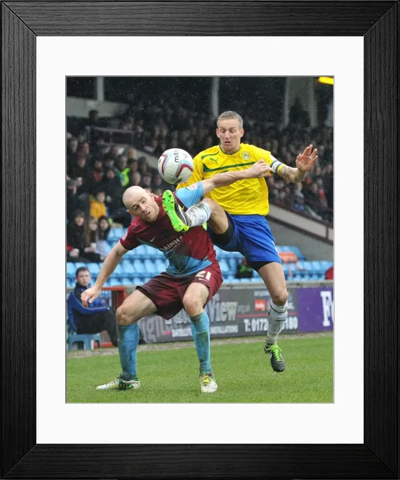 Framed Print : npower Football League One - Scunthorpe United v Coventry City - Glanford Park Framed Print : npower Football League One - Scunthorpe United v Coventry City - Glanford Park