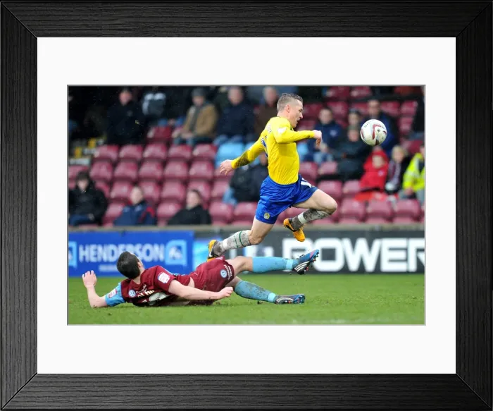 Framed Print : Gary McSheffrey Beats Eddie Nolan: Coventry City's Thrilling Victory Over Scunthorpe United in Football League One (March 9, 2013) Framed Print : Gary McSheffrey Beats Eddie Nolan: Coventry City's Thrilling Victory Over Scunthorpe United in Football League One (March 9, 2013)