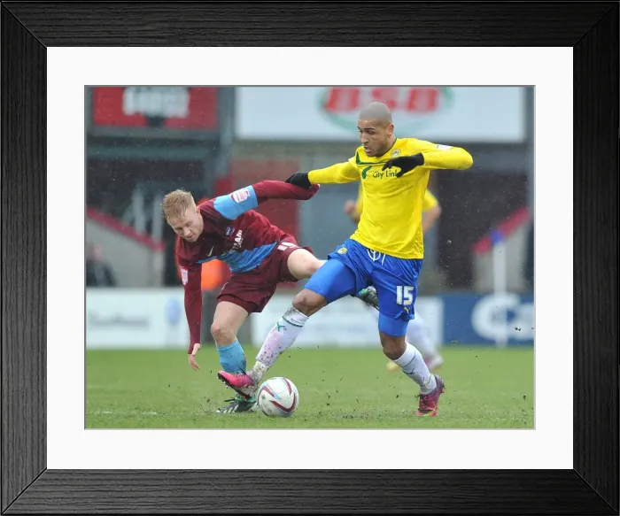 Framed Print : Clash at Glanford Park: Leon Clarke vs Mark Duffy - Coventry City vs Scunthorpe United, Football League One