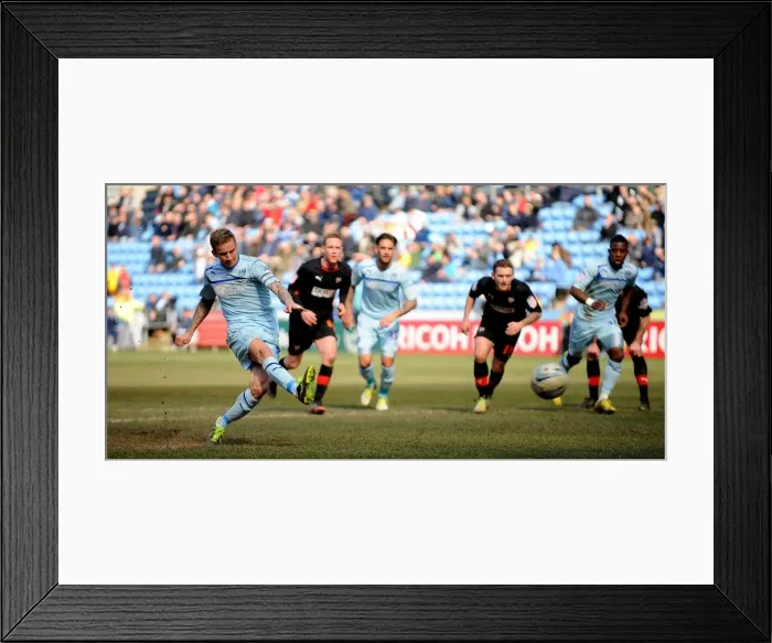 Framed Print : npower Football League One - Coventry City v Brentford - Ricoh Arena Framed Print : npower Football League One - Coventry City v Brentford - Ricoh Arena