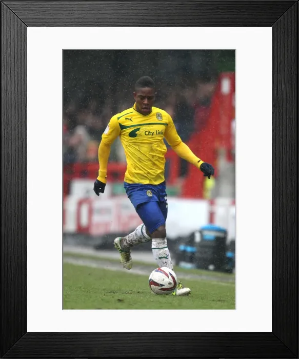 Framed Print : Determined Franck Moussa at Broadfield Stadium: Coventry City's Win against Crawley Town (Npower League One, 13-04-2013)