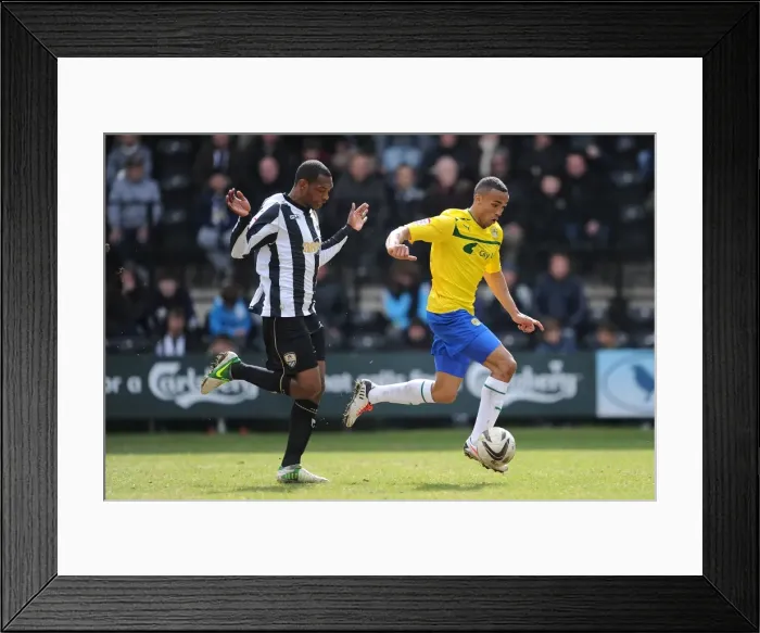 Framed Print : Callum Wilson Slips Past Krystian Pearce: Coventry City vs Notts County, Npower League One Framed Print : Callum Wilson Slips Past Krystian Pearce: Coventry City vs Notts County, Npower League One