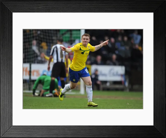 Framed Print : John Fleck's Thrilling Goal: Coventry City's Victory Celebration vs. Notts County (Npower League One, Meadow Lane) Framed Print : John Fleck's Thrilling Goal: Coventry City's Victory Celebration vs. Notts County (Npower League One, Meadow Lane)
