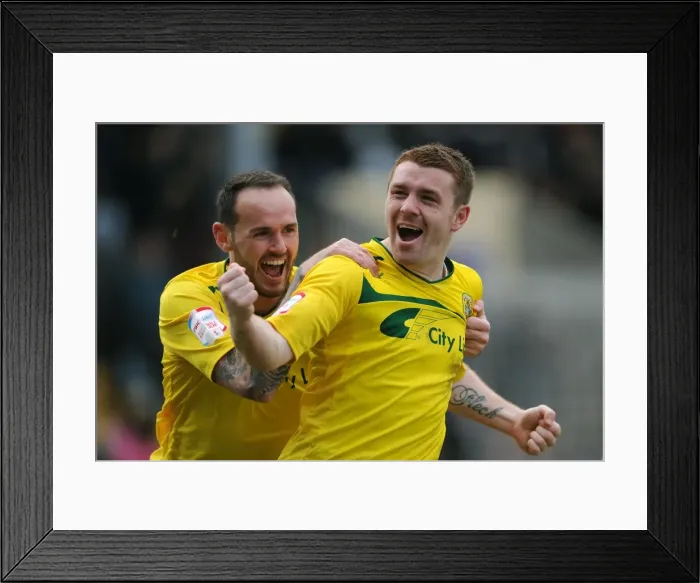 Framed Print : John Fleck's Euphoric Goal: Coventry City's Thrilling Victory Celebration (Npower League One, April 27, 2013) Framed Print : John Fleck's Euphoric Goal: Coventry City's Thrilling Victory Celebration (Npower League One, April 27, 2013)