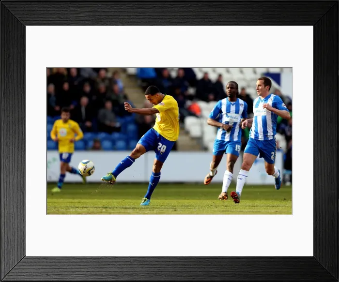 Framed Print : Callum Wilson's Thunderbolt: Coventry City's Determined Shot at Colchester United