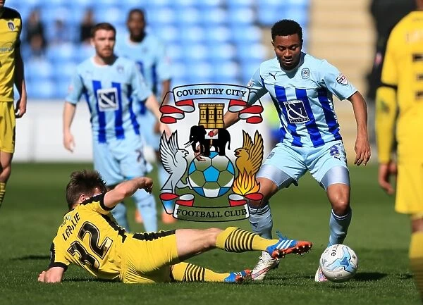 Battle for the Ball: Grant Ward vs Tom Lapslie - Coventry City vs Colchester United