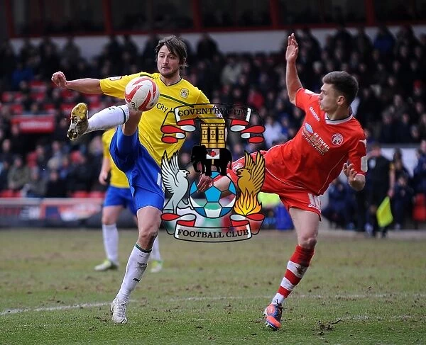 Battle for the Ball: Jamie Paterson vs. Adam Barton - Coventry City vs. Walsall in Npower League One (April 2013)