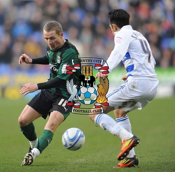 Battle for the Ball: Jem Karacan vs. Gary McSheffrey - Coventry City vs. Reading, Npower Championship (February 11, 2012, Madejski Stadium)