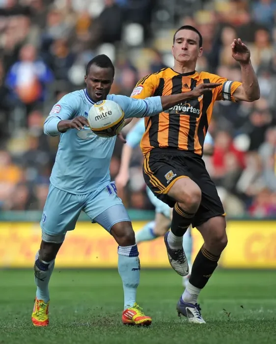 Framed Print : Battle for the Ball: Nimely vs. Hobbs in Coventry City's Npower Championship Clash with Hull City