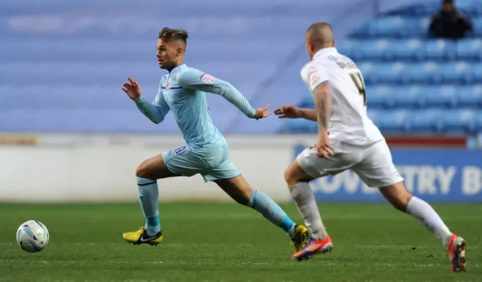Framed Print : Battling for the Ball: Coventry City vs Scunthorpe United in Football League One at Ricoh Arena