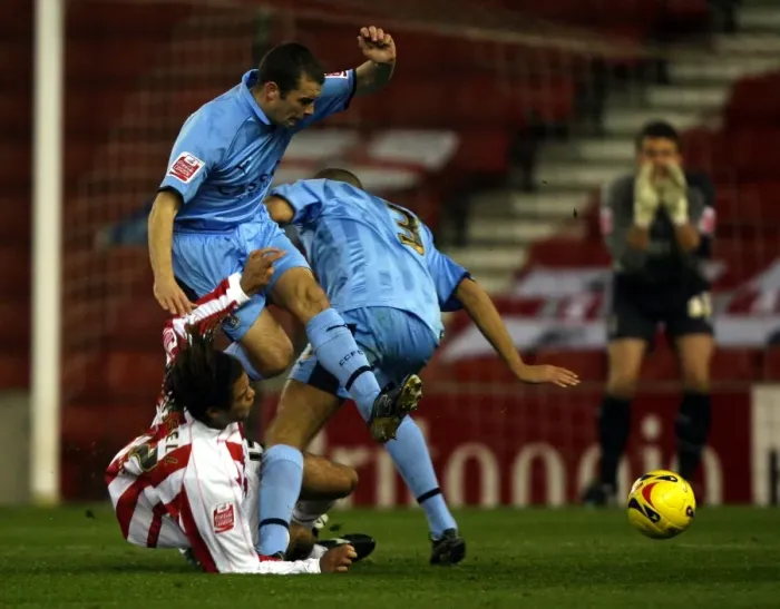 Framed Print : Battling Rivals: Darel Russell vs. Michael Doyle and Marcus Hall - Coventry City vs. Stoke City (06-11-2006) Framed Print : Battling Rivals: Darel Russell vs. Michael Doyle and Marcus Hall - Coventry City vs. Stoke City (06-11-2006)