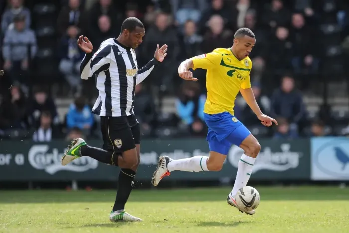 Framed Print : Callum Wilson Slips Past Krystian Pearce: Coventry City vs Notts County, Npower League One Framed Print : Callum Wilson Slips Past Krystian Pearce: Coventry City vs Notts County, Npower League One