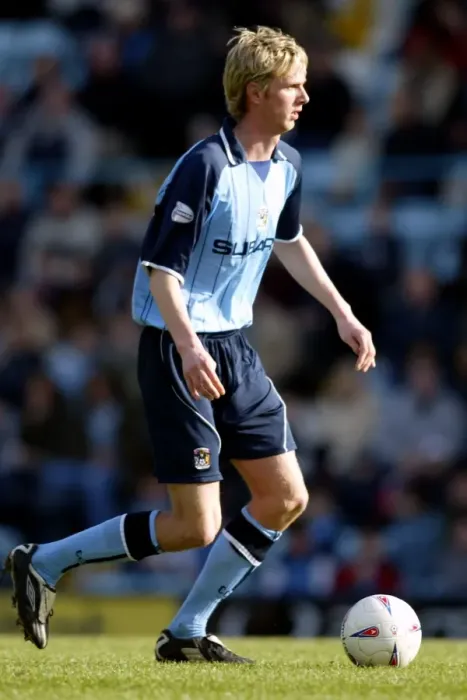 Framed Print : Calum Davenport in Action: Coventry City vs Burnley (Division One Clash, March 13, 2004) Framed Print : Calum Davenport in Action: Coventry City vs Burnley (Division One Clash, March 13, 2004)