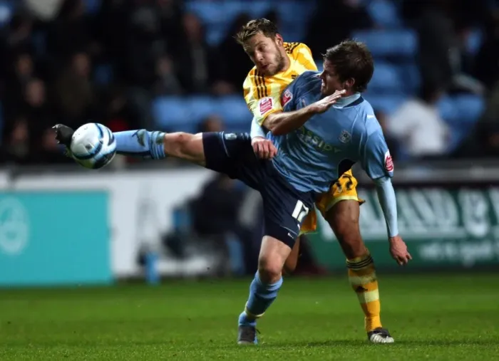 Framed Print : A Championship Battle: Aron Gunnarsson vs Alan Smith - Coventry City vs Newcastle United (09-12-2009)