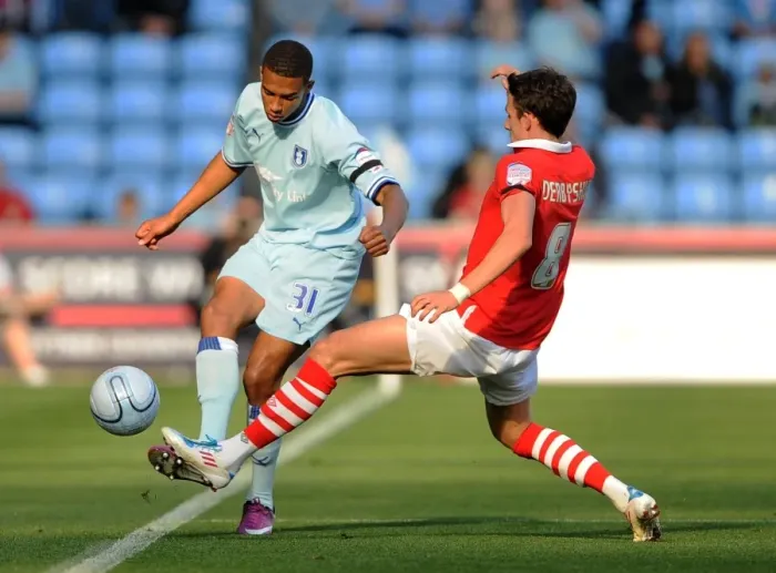 Framed Print : Championship Clash: Coventry City vs. Nottingham Forest - Cyrus Christie vs. Matt Derbyshire at Ricoh Arena