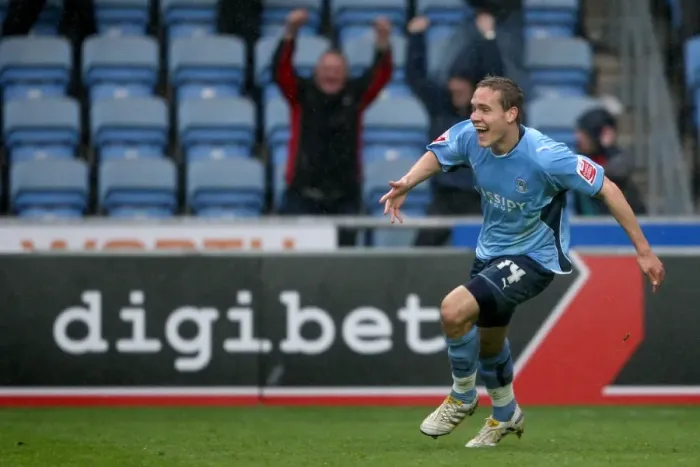Framed Print : Championship Showdown: Coventry City vs Derby County at Ricoh Arena (03-04-2010) - Chris Hussey in Action Framed Print : Championship Showdown: Coventry City vs Derby County at Ricoh Arena (03-04-2010) - Chris Hussey in Action