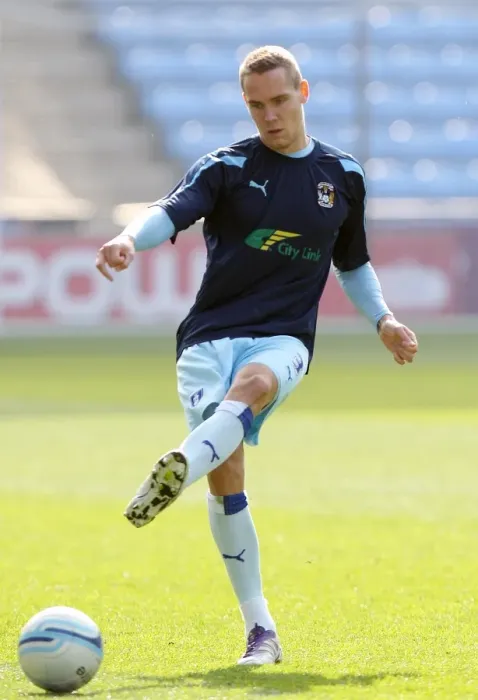 Framed Print : Championship Showdown: Coventry City vs Portsmouth - Chris Hussey in Action (24-03-2012, Ricoh Arena) Framed Print : Championship Showdown: Coventry City vs Portsmouth - Chris Hussey in Action (24-03-2012, Ricoh Arena)