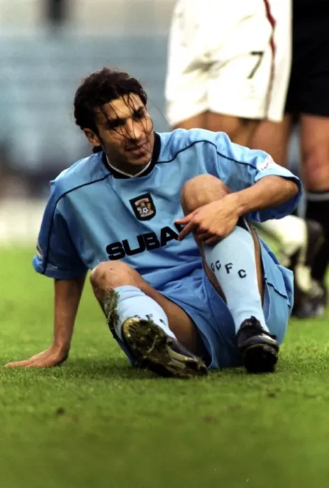 Framed Print : Chippo of Coventry: A Moment of Reflection on the Turf during Coventry City vs Burnley (Nationwide League Division One, 17-11-2001)