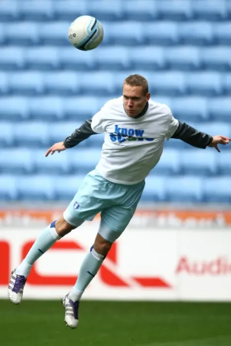 Framed Print : Chris Hussey Gears Up for Peterborough United Showdown in Know the Score T-Shirt (Npower Championship, 07-04-2012)