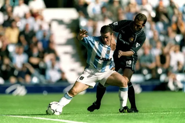Framed Print : Clash at the Coventry Stadium: David Thompson vs Paolo Di Canio (2000) Framed Print : Clash at the Coventry Stadium: David Thompson vs Paolo Di Canio (2000)