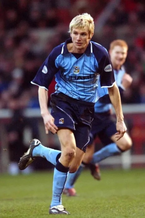 Framed Print : Clash in Division One: Coventry City's Calum Davenport Braces Defense Against Nottingham Forest (07-02-2004) Framed Print : Clash in Division One: Coventry City's Calum Davenport Braces Defense Against Nottingham Forest (07-02-2004)