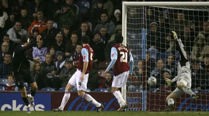 Framed Print : Coca-Cola Football Championship - Burnley v Coventry City - Turf Moor Framed Print : Coca-Cola Football Championship - Burnley v Coventry City - Turf Moor