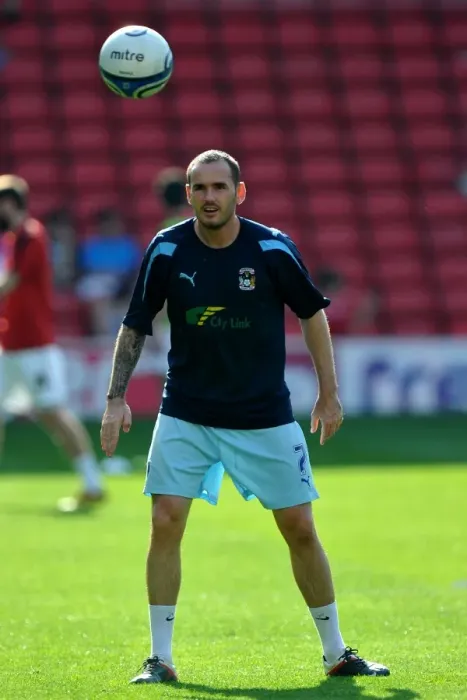 Framed Print : Coventry City FC: David Bell in Pre-Match Warm-Up at Oakwell Stadium Against Barnsley (Npower Football League Championship, 01-10-2011) Framed Print : Coventry City FC: David Bell in Pre-Match Warm-Up at Oakwell Stadium Against Barnsley (Npower Football League Championship, 01-10-2011)