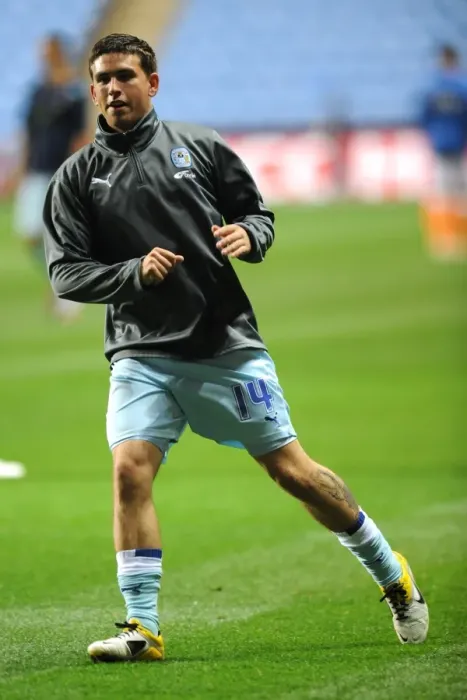 Framed Print : Coventry City FC: Cody McDonald Pre-Match Warm-Up vs Blackpool (Npower Championship, Ricoh Arena, 27-09-2011)