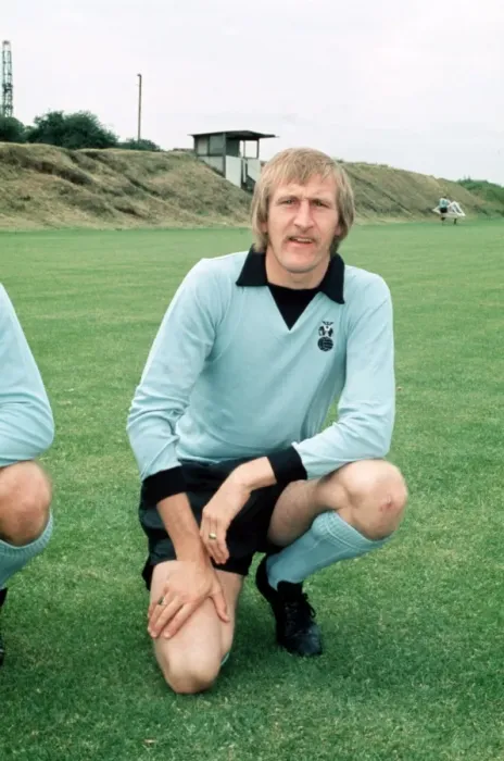 Framed Print : Coventry City Football Club: Tommy Hutchison among Former Players at League Division One Photocall Framed Print : Coventry City Football Club: Tommy Hutchison among Former Players at League Division One Photocall