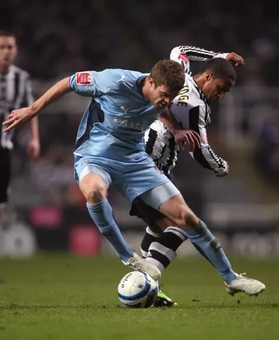Framed Print : Coventry City vs Newcastle United: Martin Cranie vs Wayne Routledge - Championship Battle at St. James Park (17-02-2010) Framed Print : Coventry City vs Newcastle United: Martin Cranie vs Wayne Routledge - Championship Battle at St. James Park (17-02-2010)