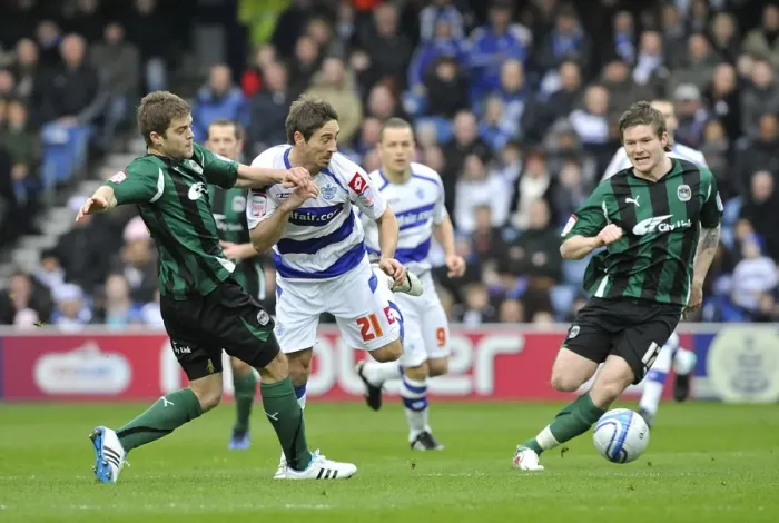 Framed Print : Coventry City vs. Queens Park Rangers: Intense Battle for the Ball - Npower Championship (23-01-2011) Framed Print : Coventry City vs. Queens Park Rangers: Intense Battle for the Ball - Npower Championship (23-01-2011)