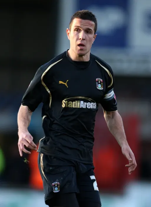 Framed Print : Coventry City vs Scunthorpe United in Championship: Richard Wood in Action at Glanford Park (December 6, 2009)