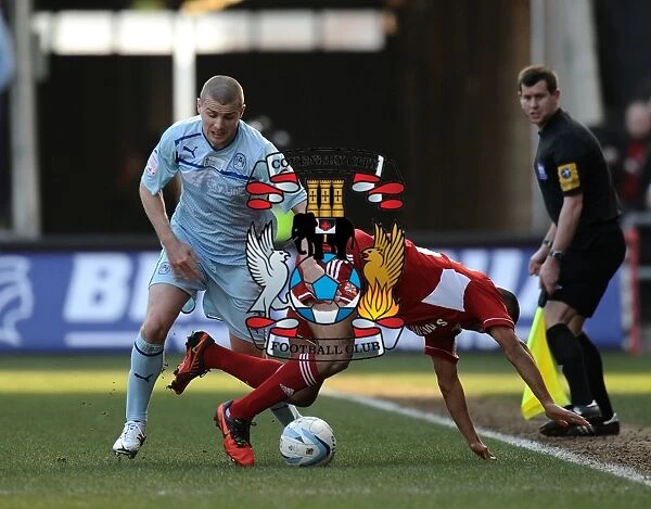Coventry City vs Swindon Town: Dickinson vs Thompson Clash in Npower League One