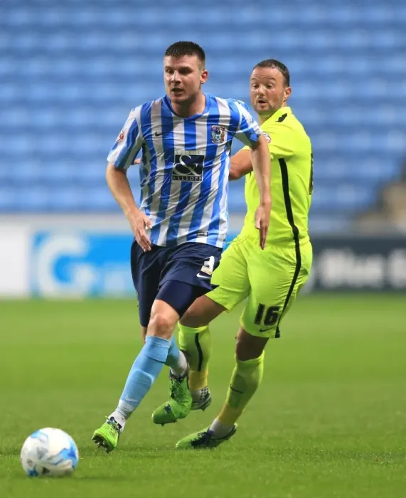 Framed Print : Coventry Citys Chris Stokes (left) and Southend Uniteds Noel Hunt battle for the ball