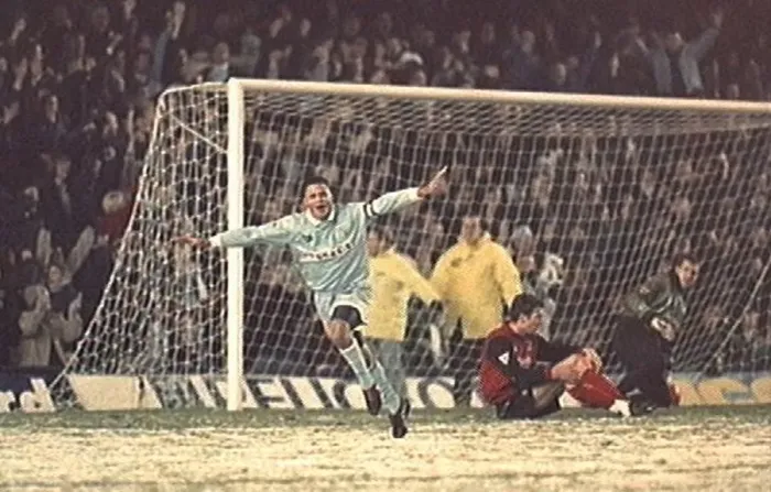 : Coventry City's John Salako Celebrates Fifth Goal Against Blackburn Rovers in Premier League : Coventry City's John Salako Celebrates Fifth Goal Against Blackburn Rovers in Premier League