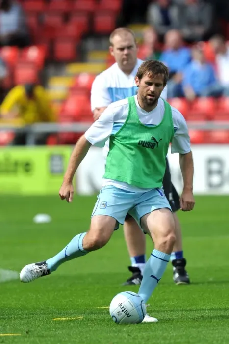 Framed Print : Coventry City's Kevin Kilbane in Action against Crewe Alexandra (September 1, 2012)