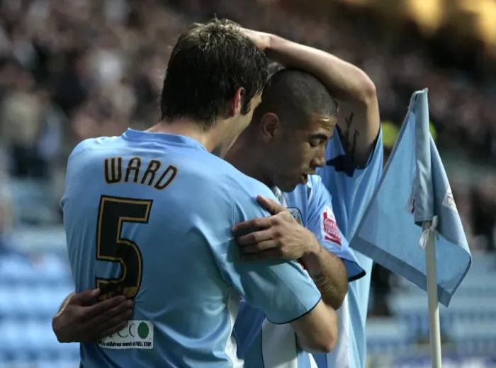 Framed Print : Coventry City's Leon McKenzie Scores Second Goal, Celebrates with Team Mates vs. Southampton (04-10-2008) Framed Print : Coventry City's Leon McKenzie Scores Second Goal, Celebrates with Team Mates vs. Southampton (04-10-2008)