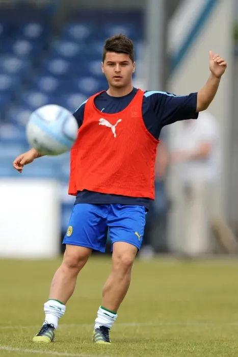Framed Print : Coventry City's Ndriqim Halili in Action during Pre-Season Battle at Nuneaton Town