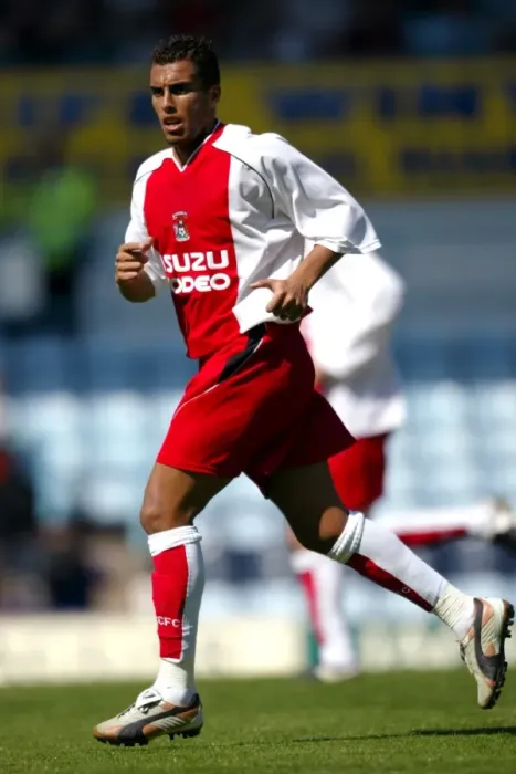 Framed Print : Coventry City's Yazid Mansouri in Action Against Wolverhampton Wanderers (2003) Framed Print : Coventry City's Yazid Mansouri in Action Against Wolverhampton Wanderers (2003)