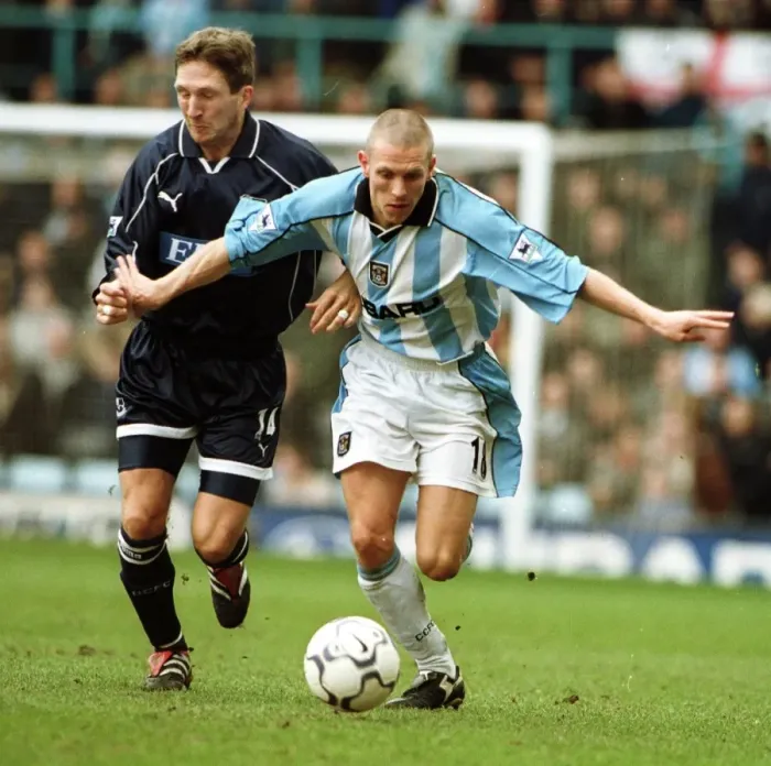 Framed Print : Craig Bellamy Evades Thordur Gudjonsson: Coventry City vs. Derby County (31-03-2001) Framed Print : Craig Bellamy Evades Thordur Gudjonsson: Coventry City vs. Derby County (31-03-2001)