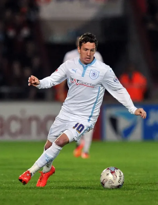 Framed Print : Danny Swanson in Action: Coventry City vs Scunthorpe United, Sky Bet League One, Glanford Park Framed Print : Danny Swanson in Action: Coventry City vs Scunthorpe United, Sky Bet League One, Glanford Park