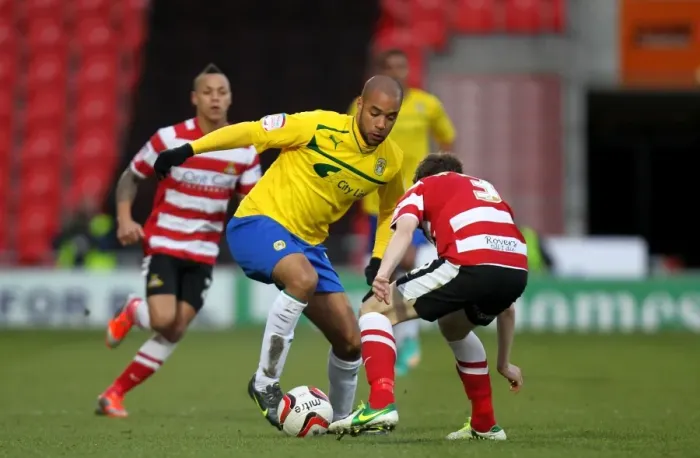 Framed Print : David McGoldrick Charges Past James Husband: Coventry City vs Doncaster Rovers in Npower League One Framed Print : David McGoldrick Charges Past James Husband: Coventry City vs Doncaster Rovers in Npower League One