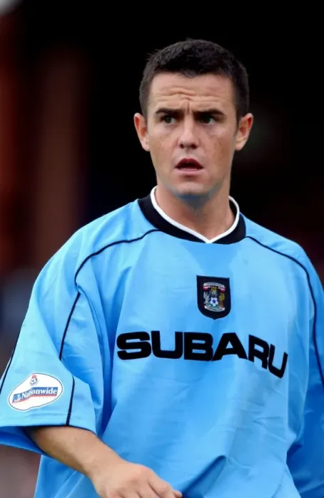 Framed Print : David Thompson in Action for Coventry City vs Stockport County (11-08-2001) Framed Print : David Thompson in Action for Coventry City vs Stockport County (11-08-2001)